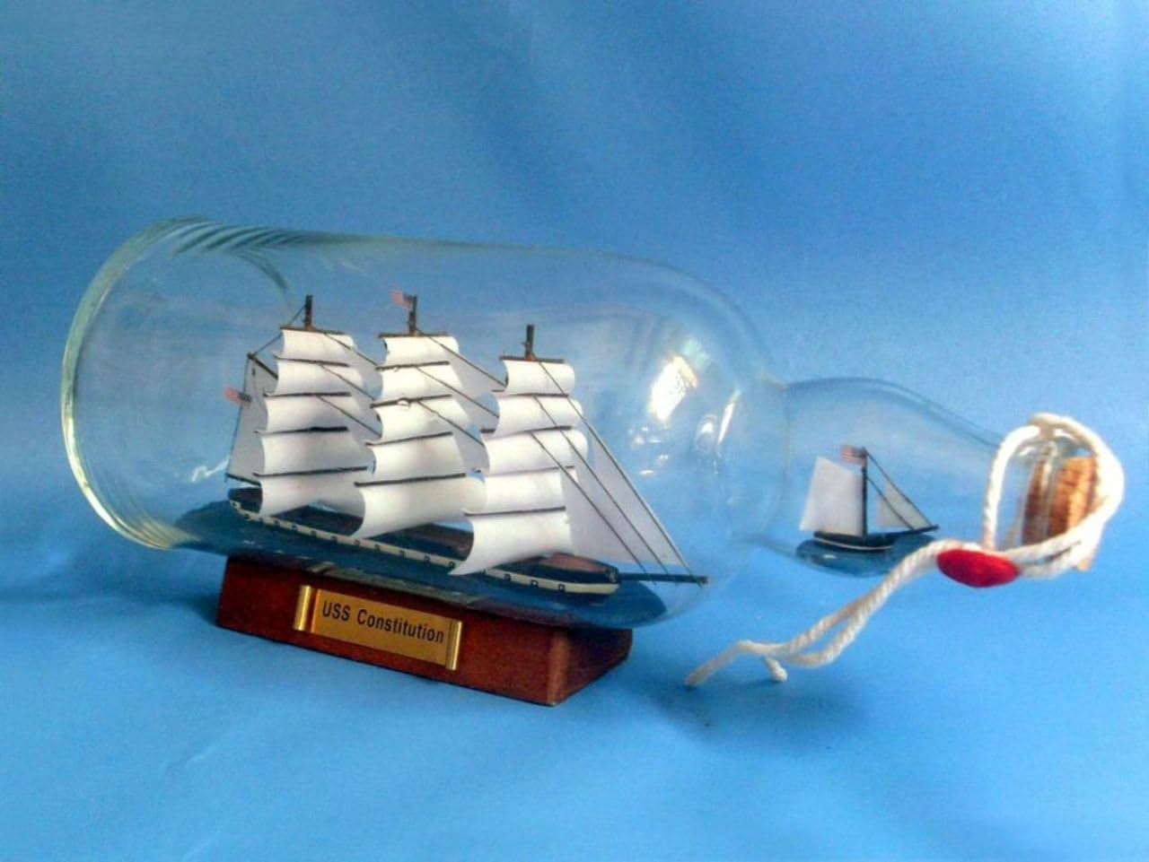 Hampton Nautical USS Constitution Modelo de barco en una botella de vidrio, 11 pulgadas, marrón