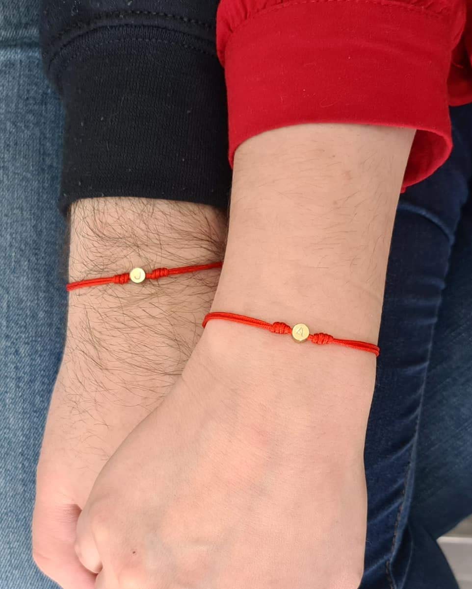2 Red String Bracelets with Initials – Red String of fate – Personalized for couples, boyfriends, husbands, best friends, BFF Bracelet – Tutti