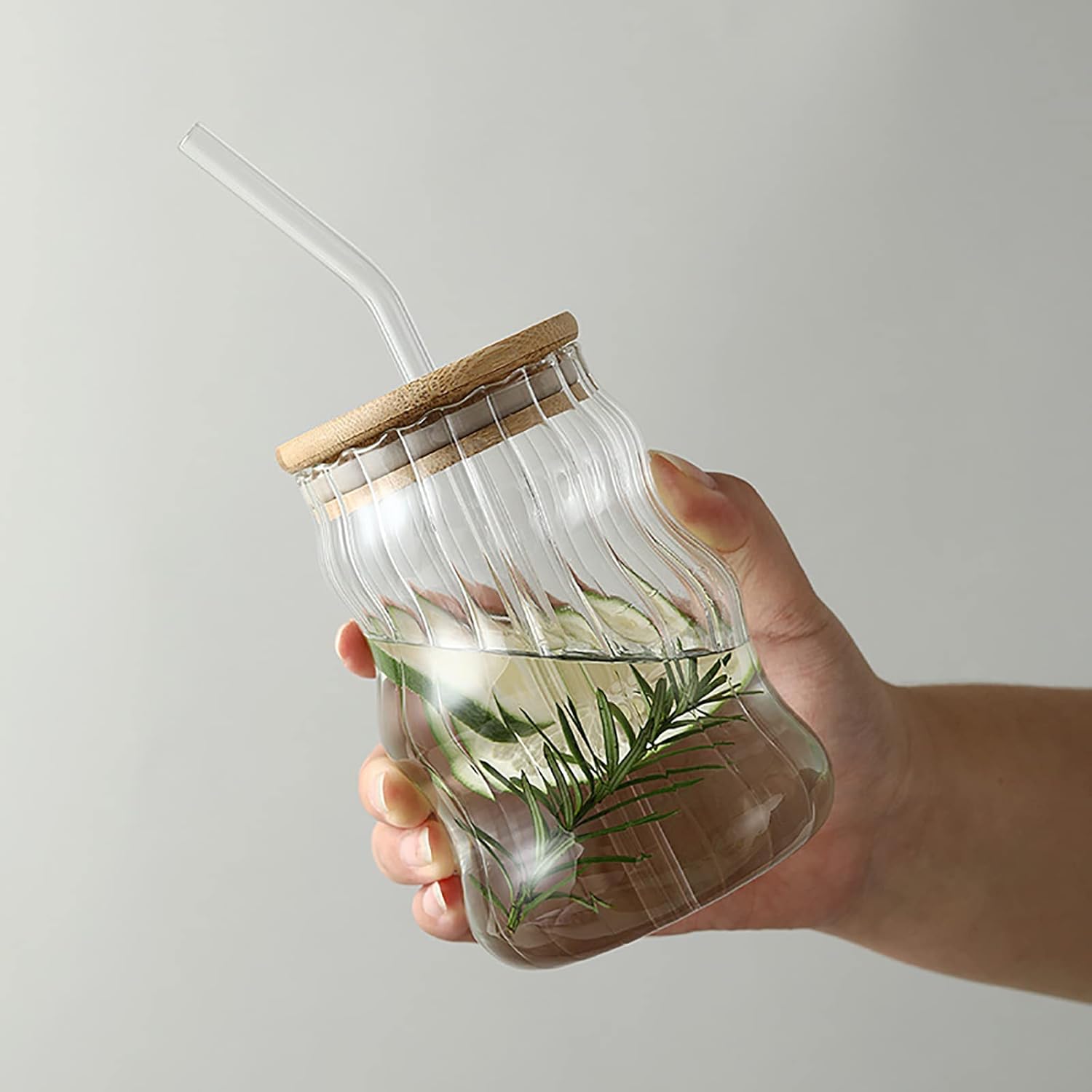 2 vasos de vidrio acanalados con tapa y pajitas de bambú, vasos de vidrio ondulado de 17 onzas, vasos de café helado, vasos de bebida en forma de