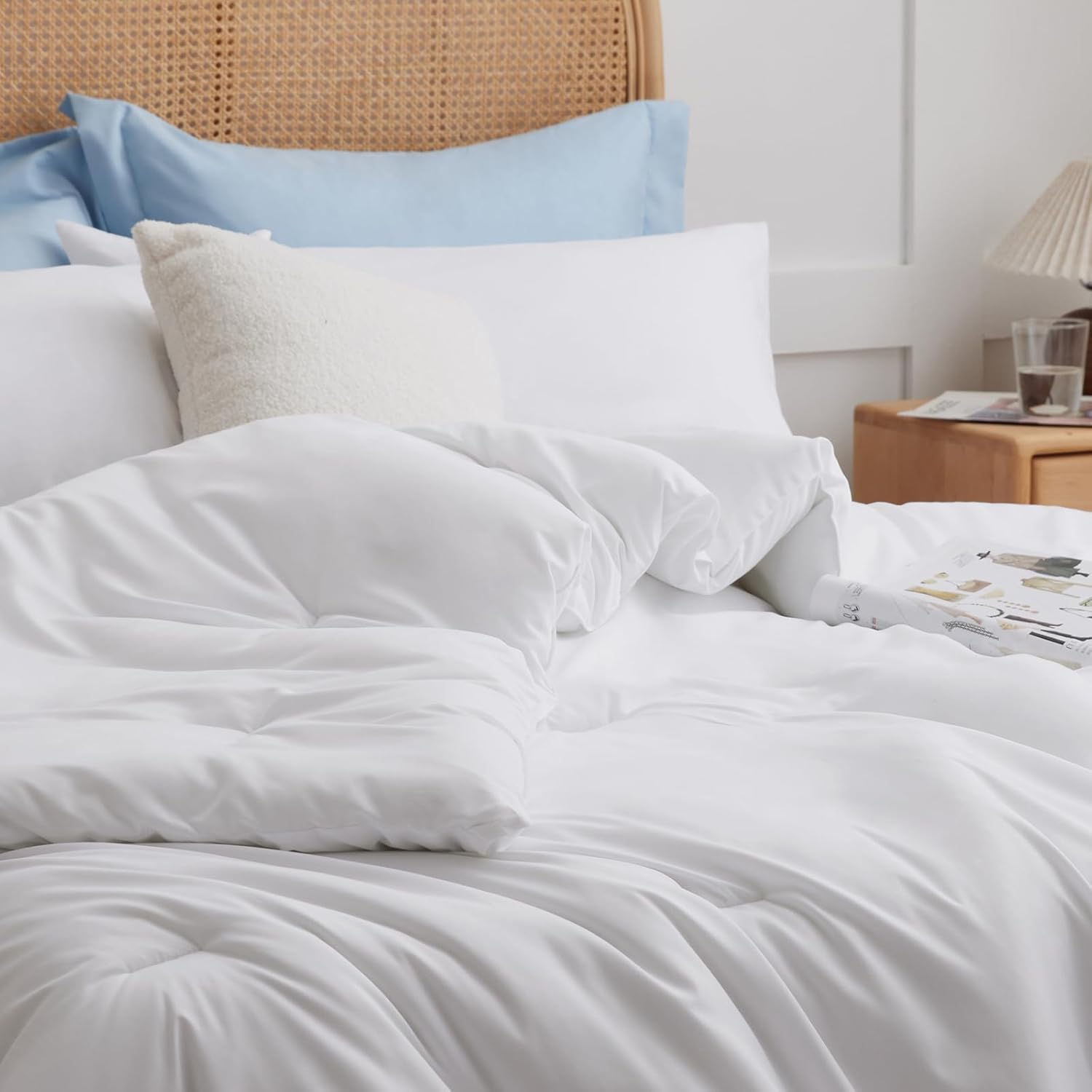 CozyLux Juego de edredón blanco tamaño King, juego de ropa de cama de 3 piezas, transpirable, acolchado, bohemio, edredón de microfibra suave y