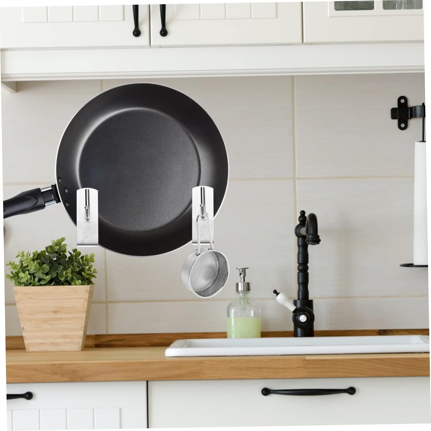 Housoutil 4 piezas de gancho con gancho para tapa de olla montada en la tapa de olla, soporte para esponja, soporte de tapa de sartén negro, gancho