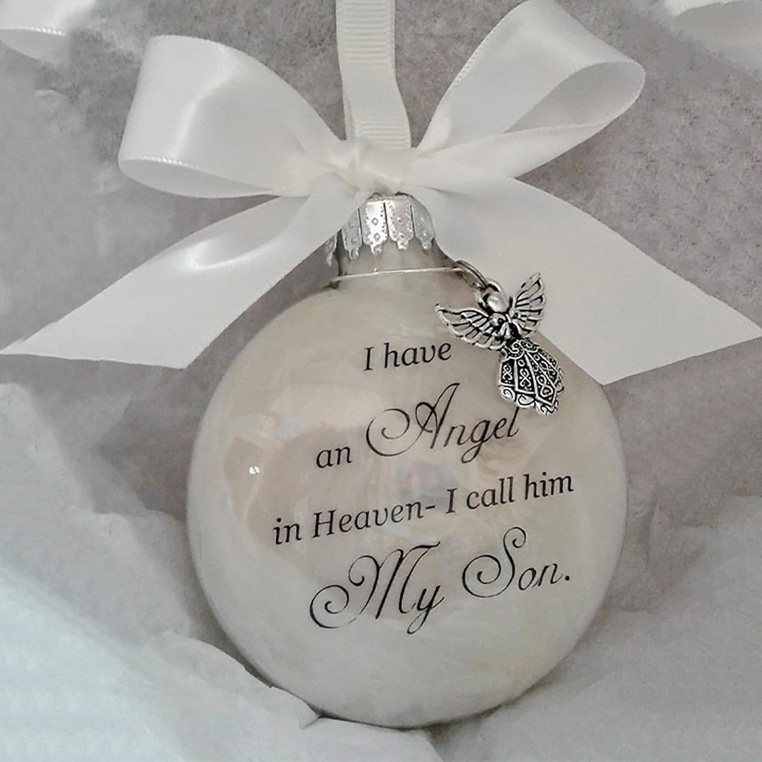Adornos conmemorativos de Navidad, bola de plumas con texto en inglés “I Have an Angel in Heaven” con un pequeño ángel de Navidad, adorno de Navidad