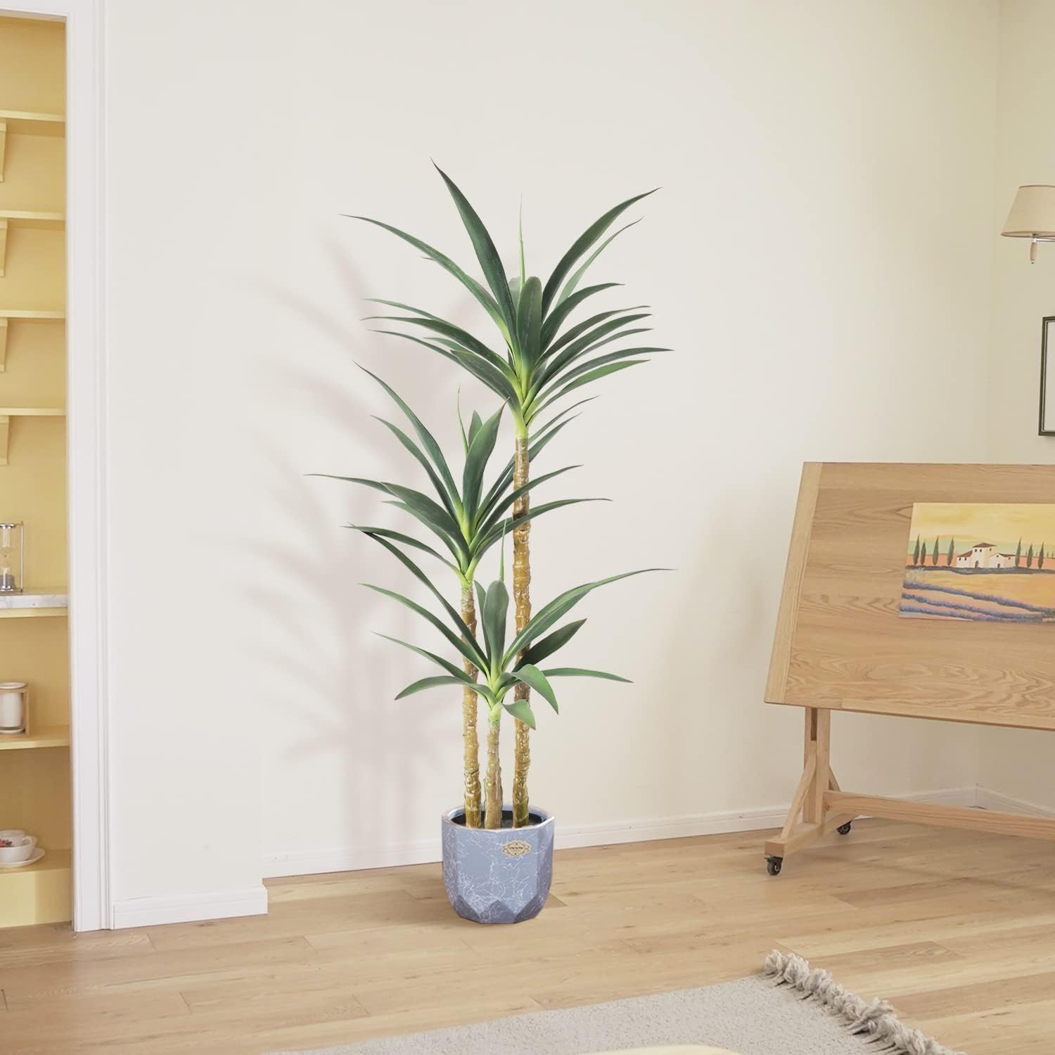 Árbol artificial de agave artificial de 4.7 pies con 3 cabezas en maceta de plástico, árbol falso para decoración del hogar, decoración de oficina