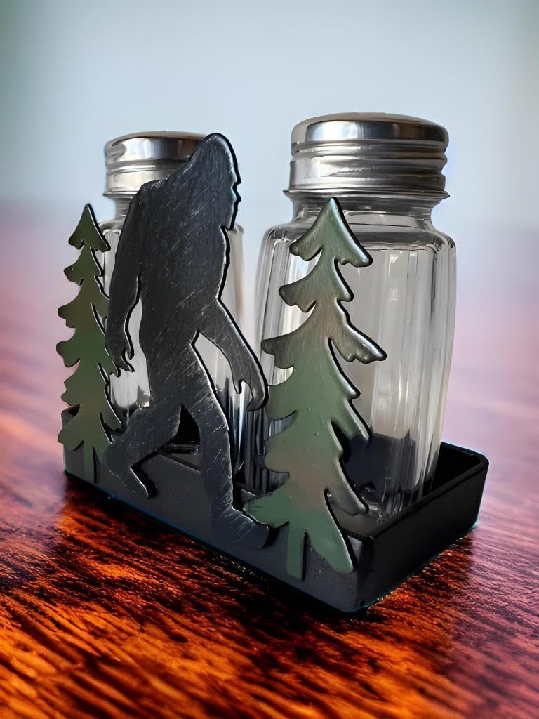 Bigfoot Sasquatch Yeti – Juego de salero y pimentero, silueta de metal, escena silvestre con cocteleras de vidrio, decoración artística de montaña