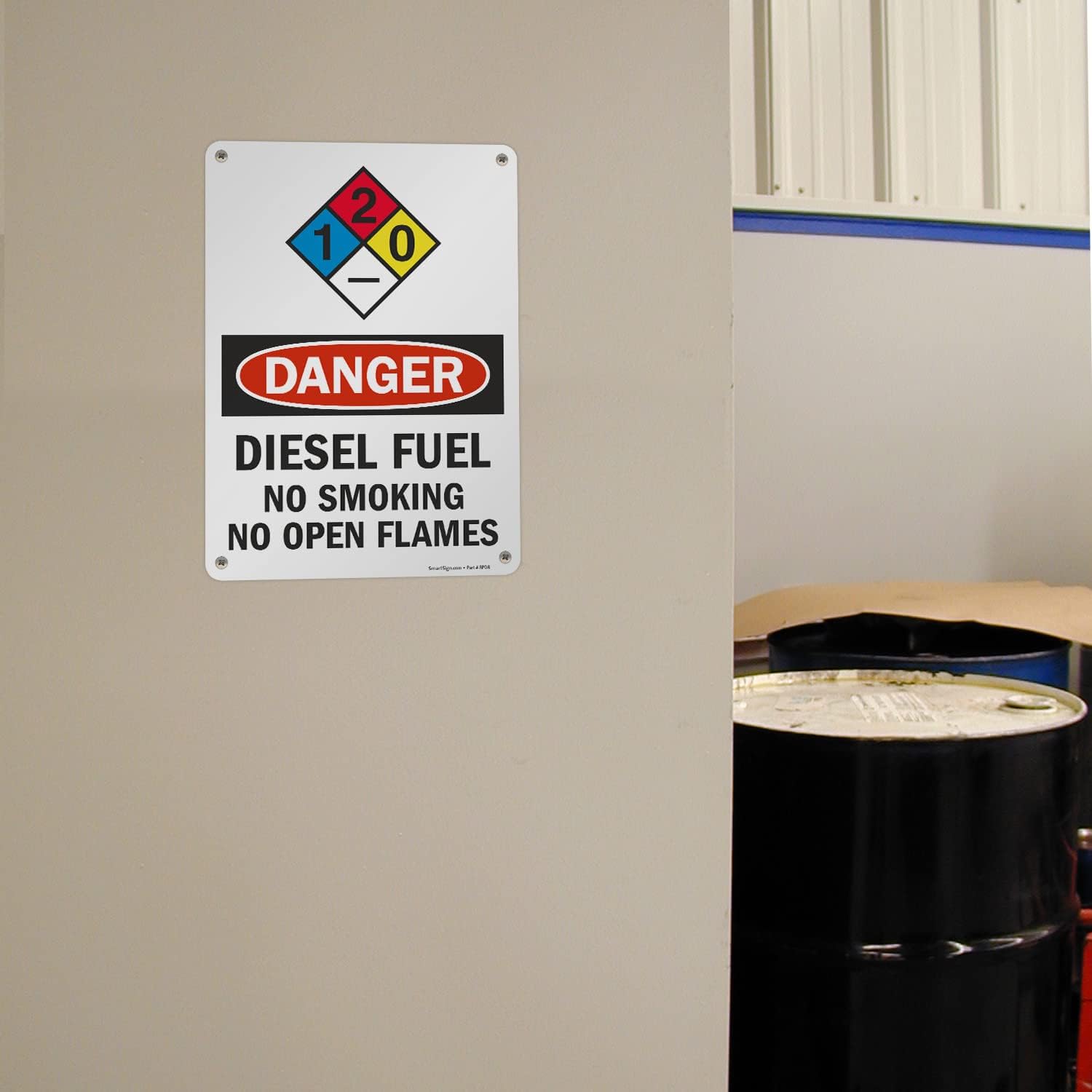 Señales de seguridad SmartSign. Mensajes “Danger Diesel Fuel No Smoking No Open Flames”, letras negras o rojas sobre fondo blanco., 1