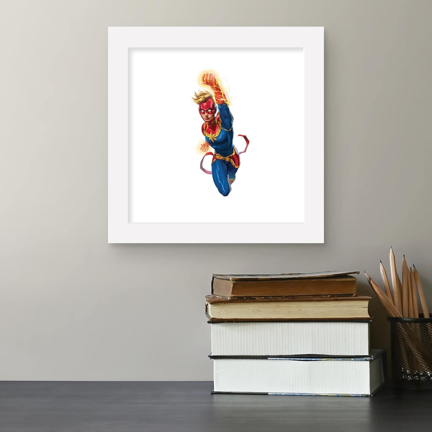 Trends International Gallery Pops Marvel Comics Avengers – Póster de pared de Capitana Marvel, 12 x 12 pulgadas, versión enmarcada en blanco