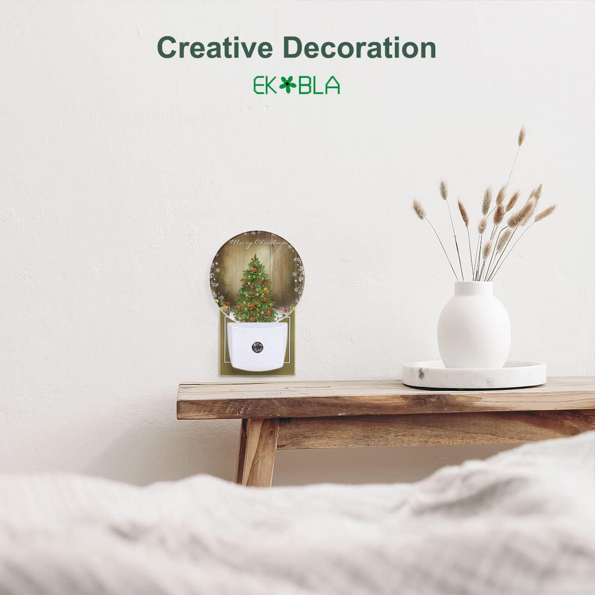 EKOBLA Árbol de Navidad verde luz nocturna árbol de Navidad con regalos cajas de regalo, adornos copos de nieve, luces nocturnas enchufables a la