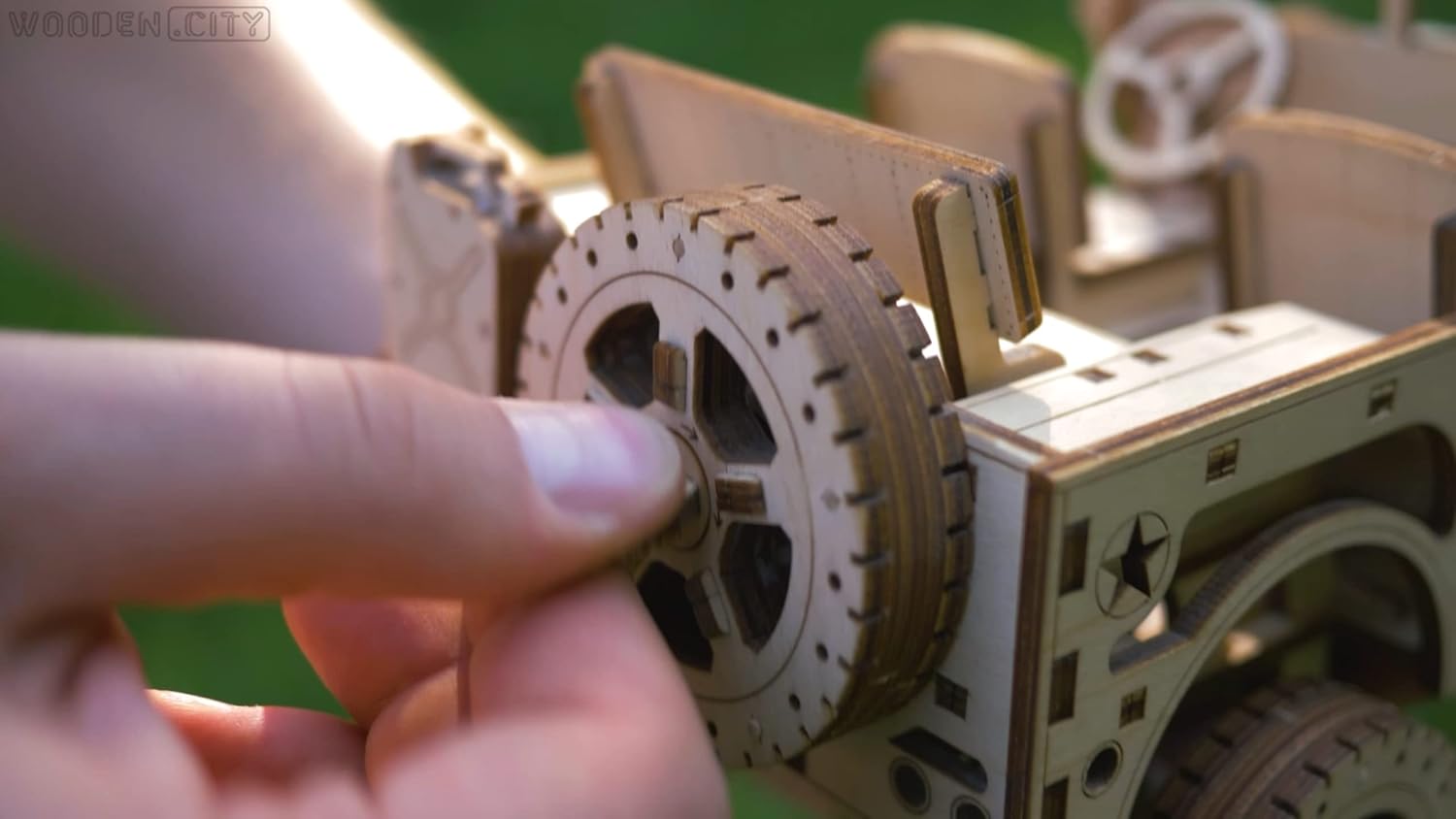 Wooden.City – Rompecabezas de madera 3D modelo mecánico para adultos y adolescentes, 4 x 4, kit de bricolaje para autoensamblaje, no requiere