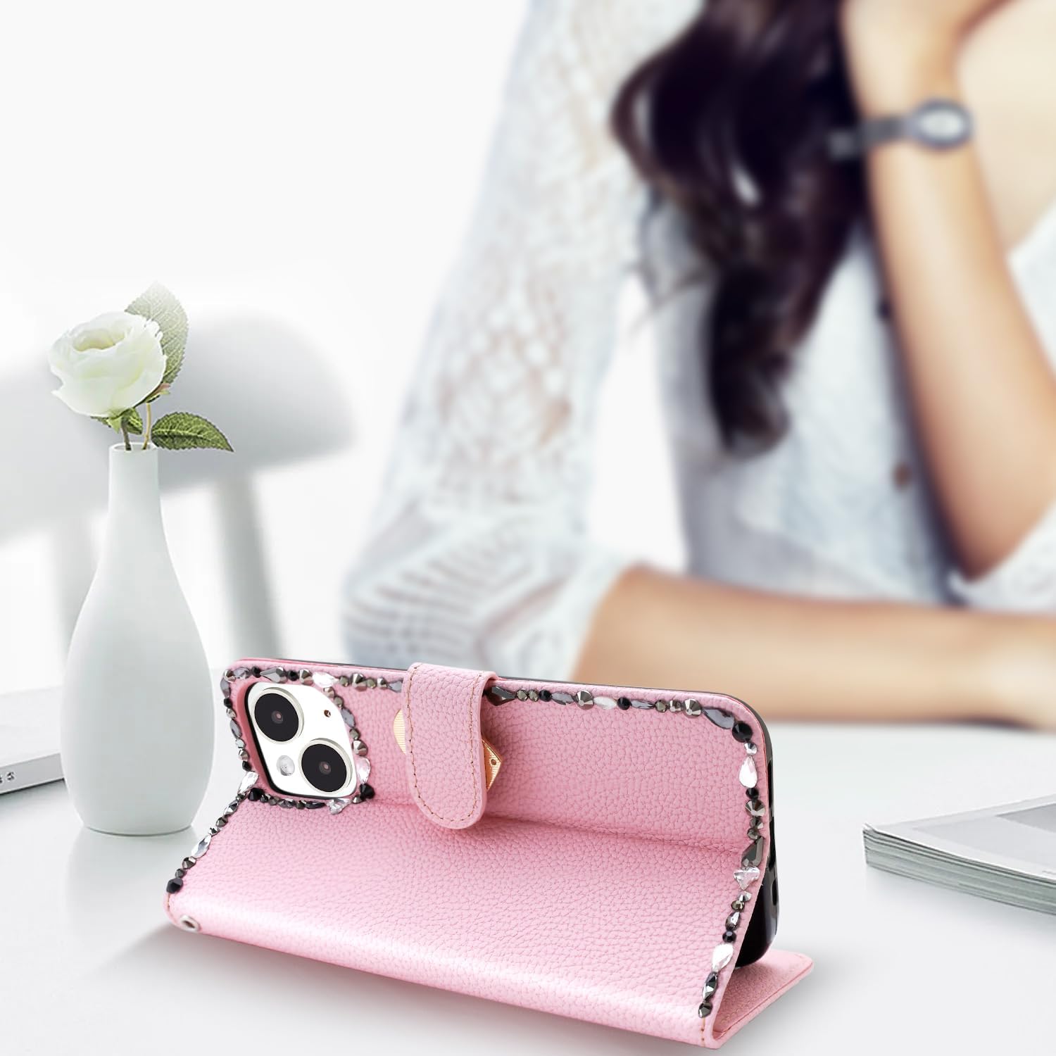 FLYEE Funda tipo cartera de cristal hecha a mano compatible con iPhone 15 (6.1 pulgadas, 2023), bonita funda versátil y brillante para mujer con