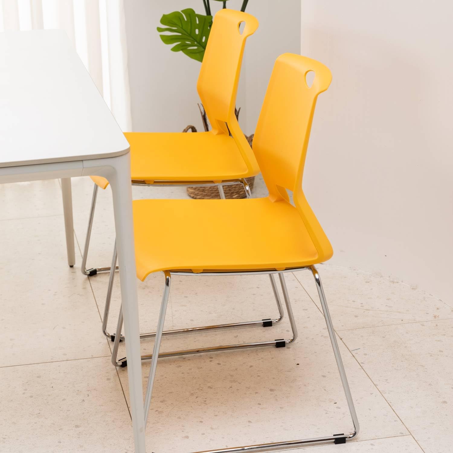 Whiterye Sillas de sala de espera, paquete de 4 sillas de plástico, sillas de invitados de oficina y sillas de recepción, sillas apilables para sala