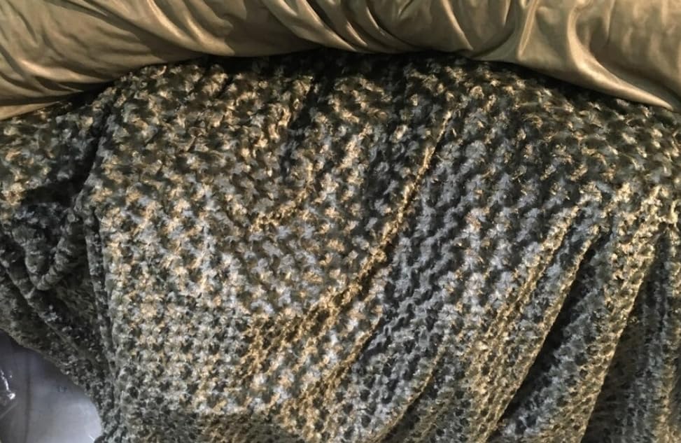 Luvfabrics The Yard – Tela suave de capullo de rosa de 58 pulgadas de ancho (oliva)