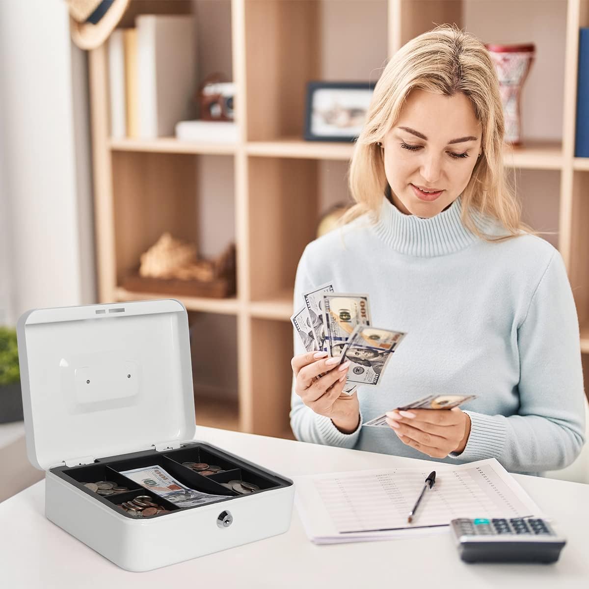 Kasten Caja de efectivo con bandeja para dinero y cerradura de llave, organizador de dinero para efectivo, 9.84 x 7.87 x 3.54 pulgadas, blanco medio