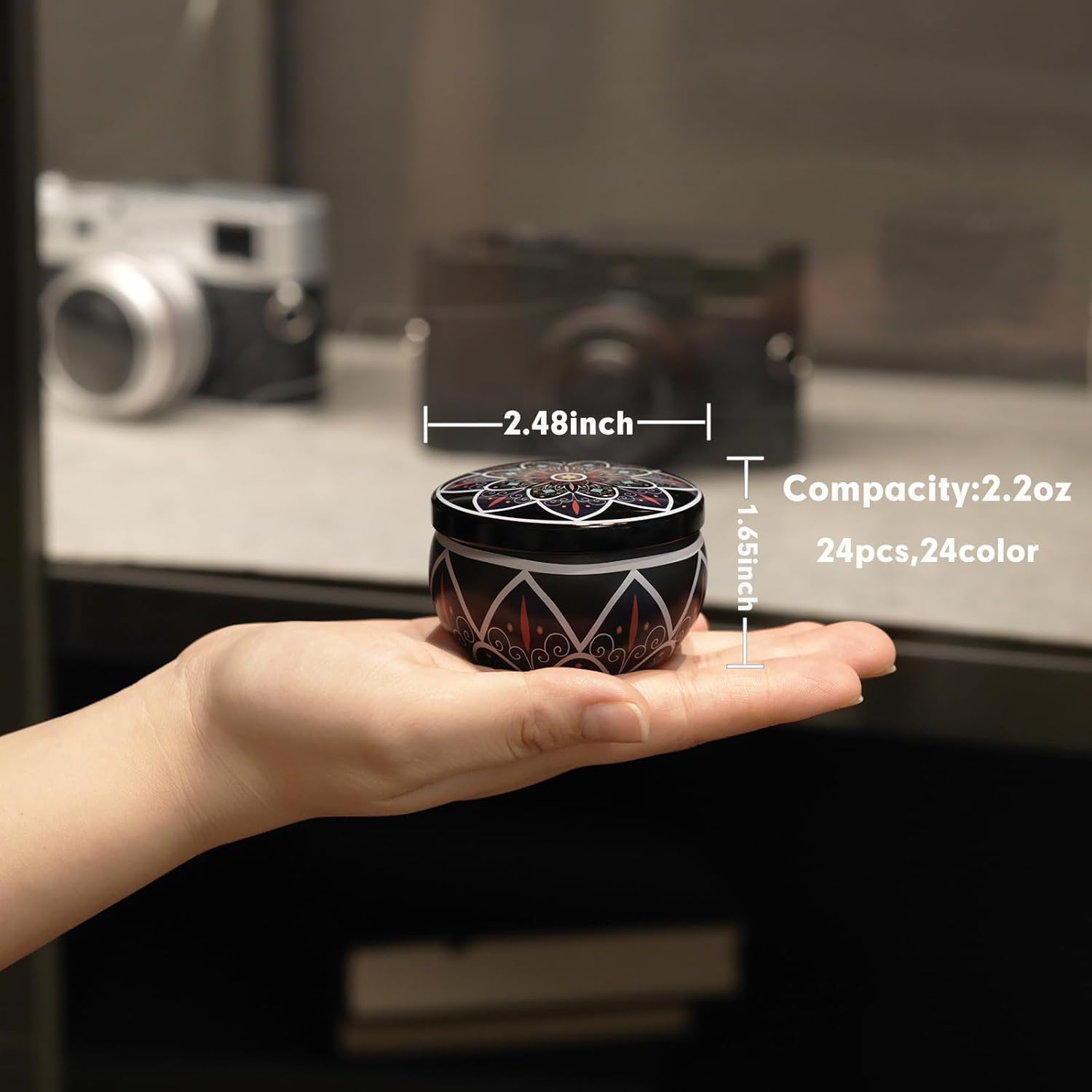 Domivirgo Latas para velas con tapa, recipiente redondo de 2.2 onzas, latas de hojalata de 24 diseños con mechas, soportes para mechas, calcomanías