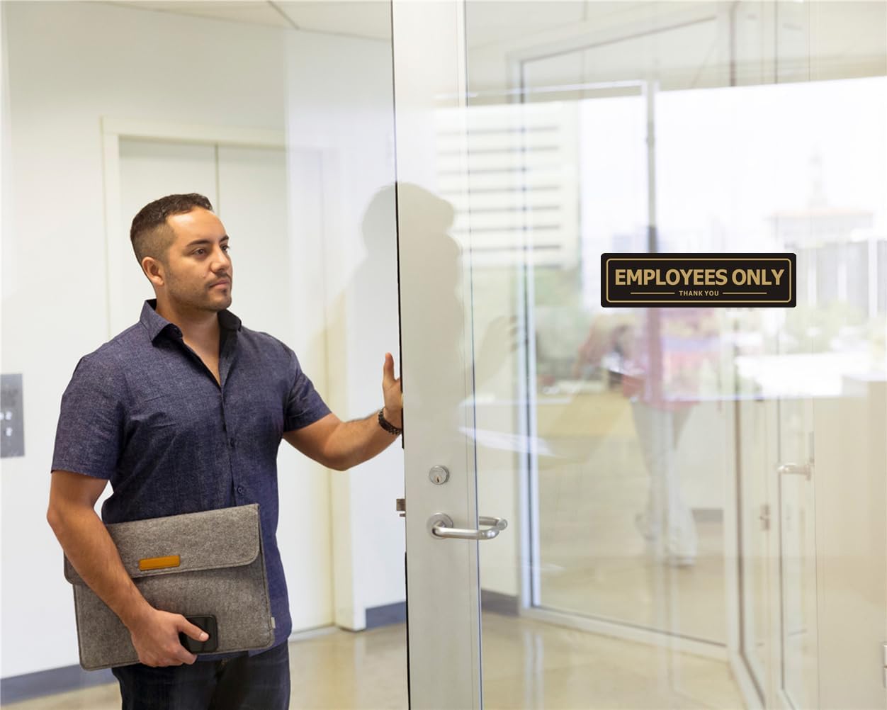 Letrero de solo empleados, letreros de puerta de oficina para pared de tienda de negocios, metal de aluminio con fuerte autoadhesivo, Negro dorado