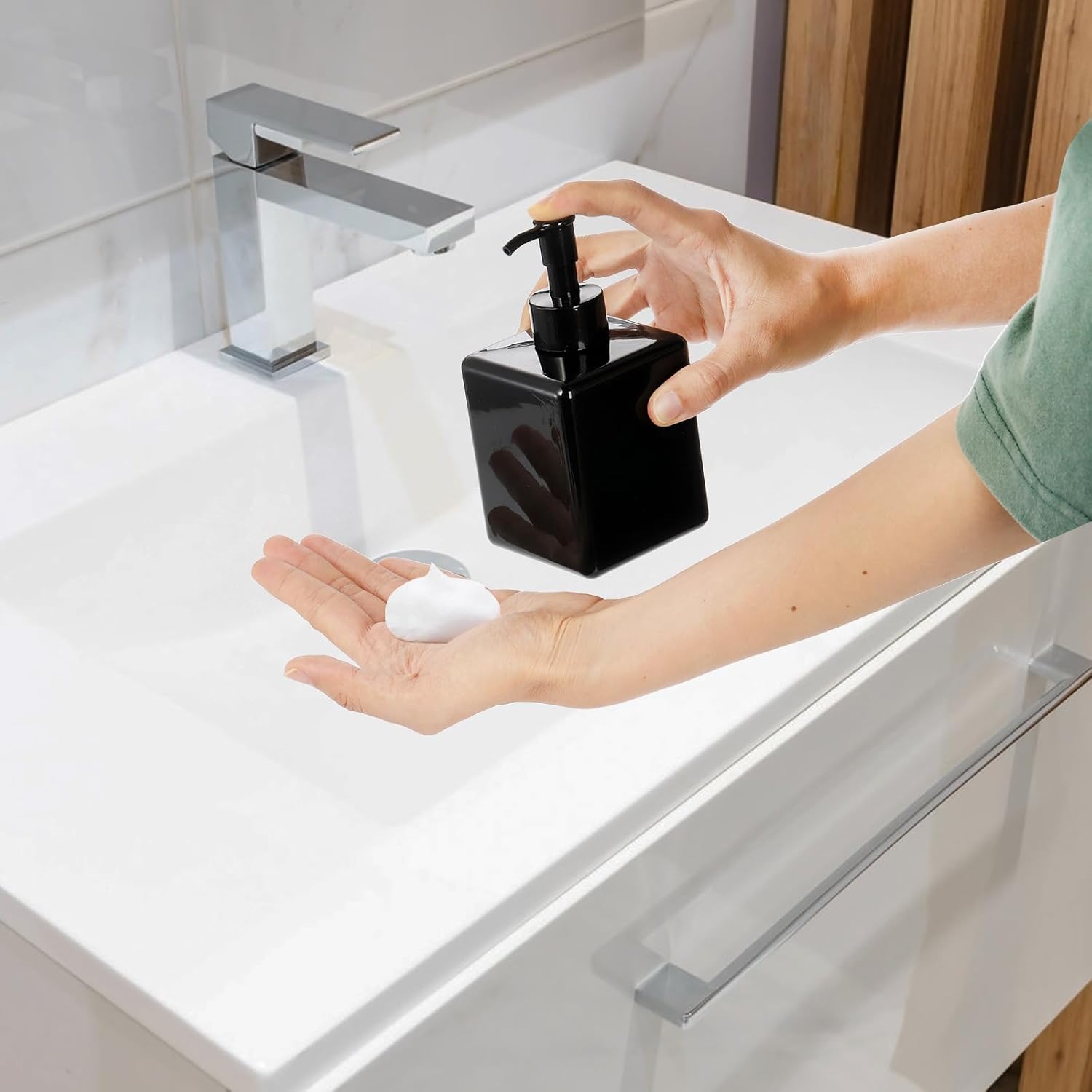 Okllen Paquete de 12 botellas dispensadoras vacías rellenables de botellas dispensadoras, botellas de plástico de champú y acondicionador de 12