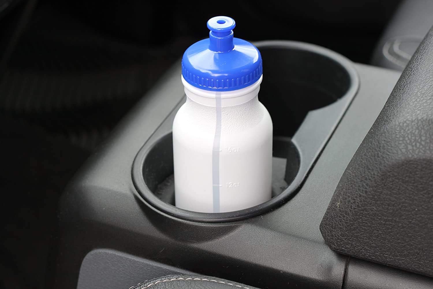 Botellas de agua deportivas de plástico para apretar, tapa de empujejalar, 20 onzas, sin BPA, juego de 8 (tapa roja)