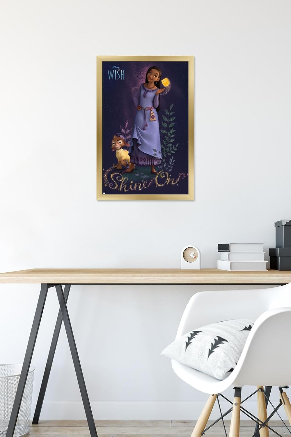 Trends International Disney Wish – Póster de pared Asha, 14.72 x 22.37 pulgadas, versión con marco dorado