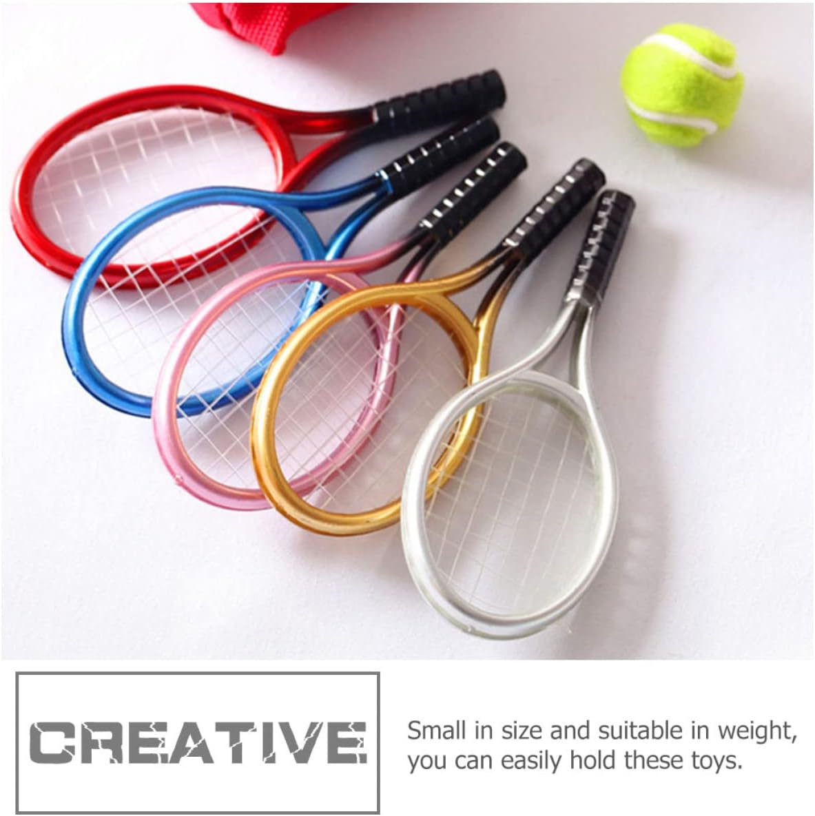 TOYANDONA Juego de 6 mini tenis con pelota en miniatura y raquetas aleatorias, accesorios para muñecas deportivas, equipo de jardín de decoración,