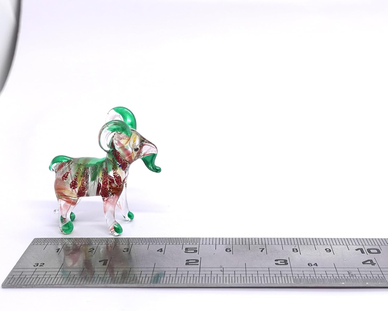 Sansukjai Figuras pequeñas de cabra animales soplados a mano, arte de vidrio, regalo coleccionable, decoración del hogar (rojo verde)