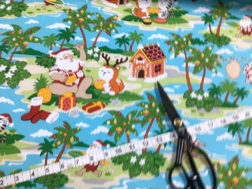 Tela hawaiana con estampado de Papá Noel de fondo azul en algodón vendido por The Yard
