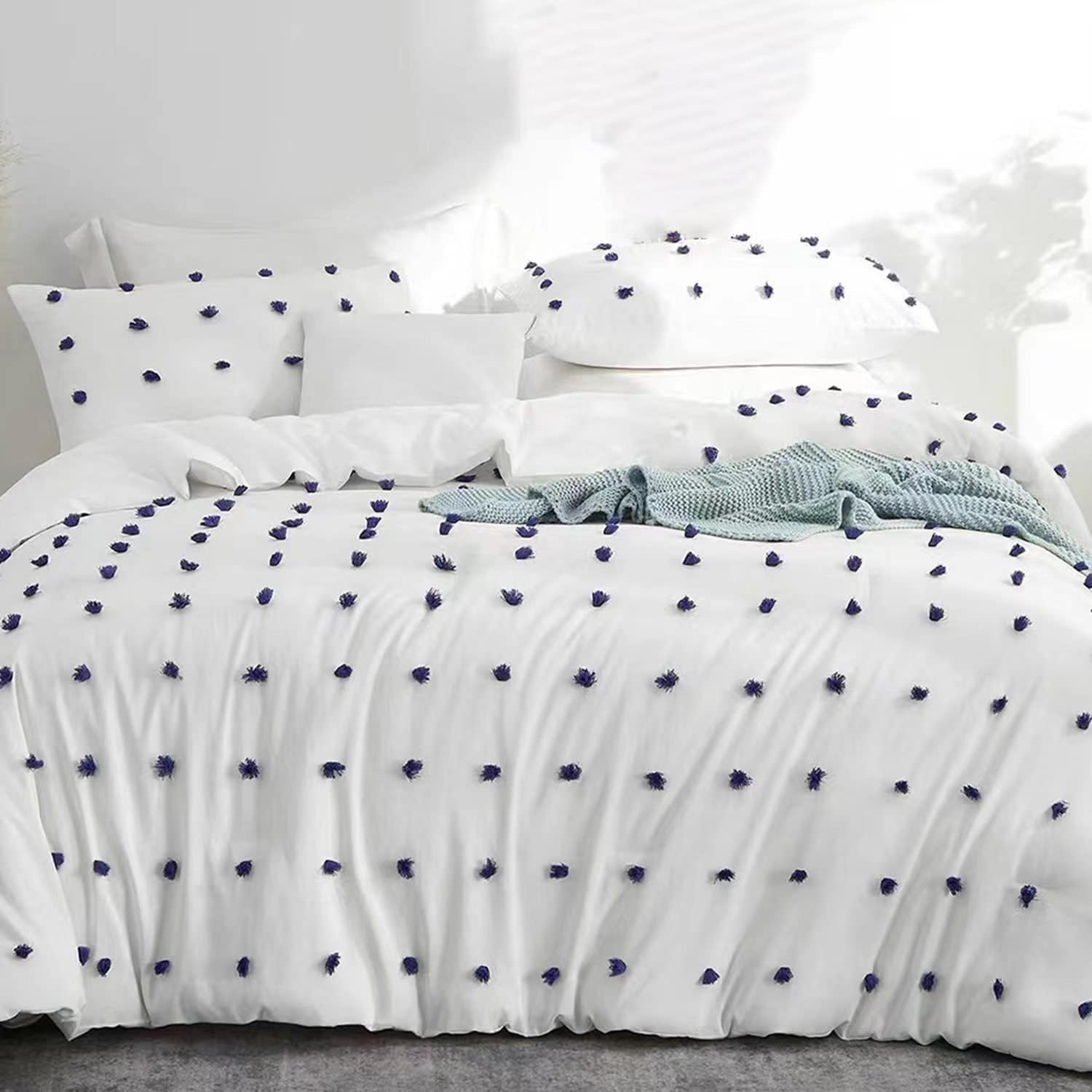 Stuaa – Juego de edredón individual, reversible con pompón azul marino, edredón de relleno alternativo para todas las estaciones (blanco y azul