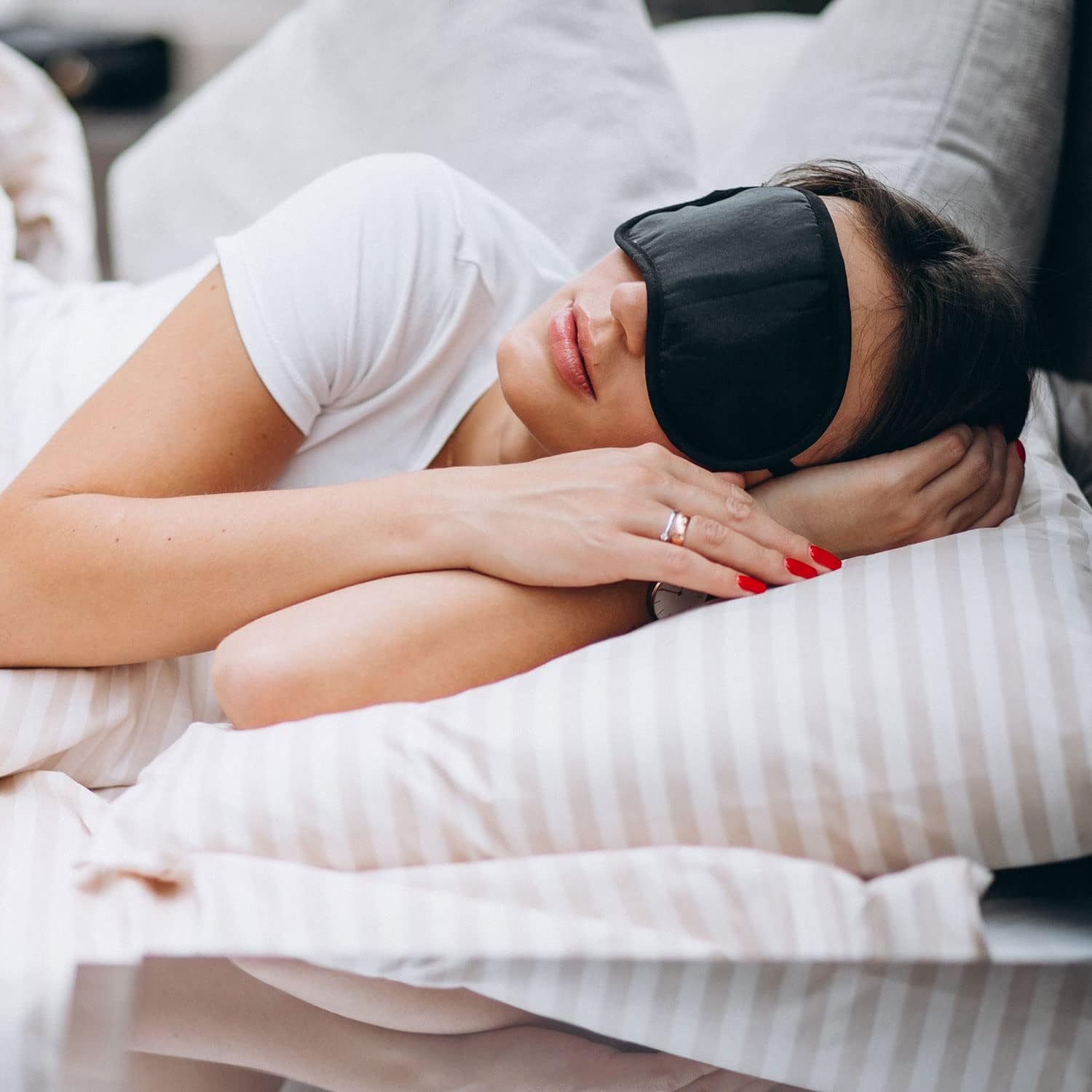 Máscara de ojos contorneada 3D para dormir, máscara de lujo para dormir con correa ajustable, suave y cómoda máscara de ojos nocturnos para hombres