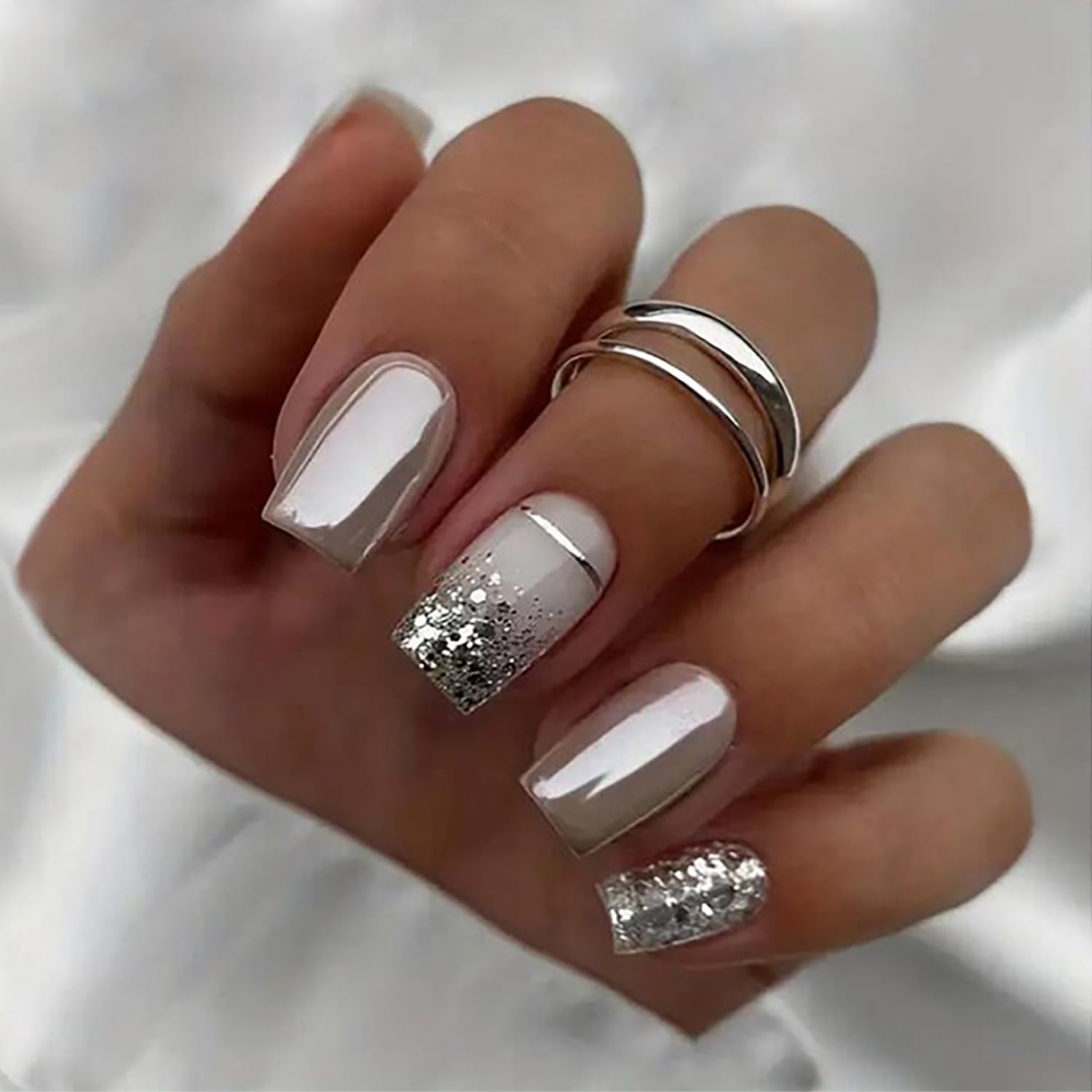 24 uñas postizas cuadradas de color plateado brillante, de cobertura completa, con diseños de purpurina plateada, uñas postizas acrílicas con