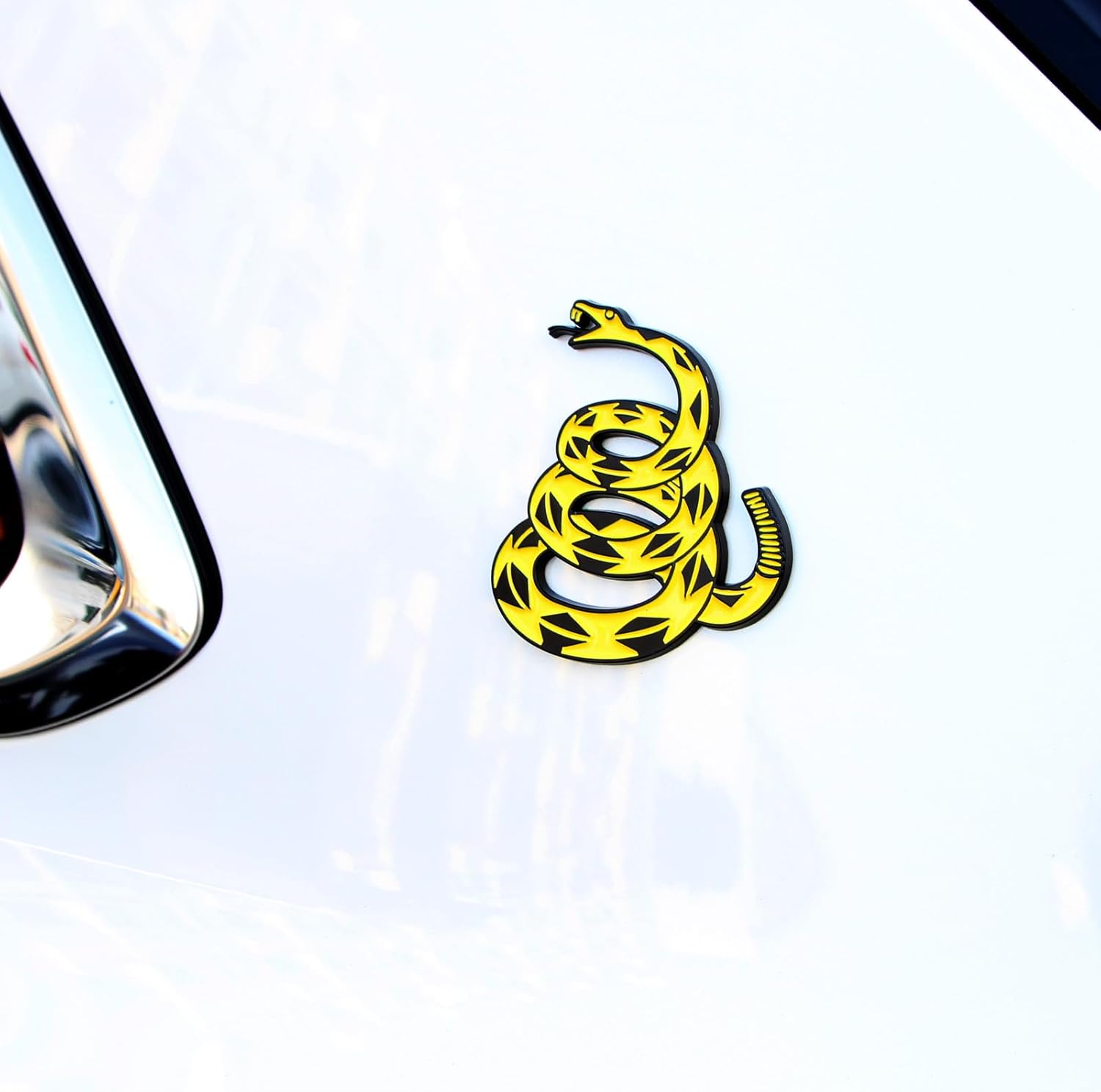 Dsycar Emblema de metal 3D Don’t Tread on Me para automóvil, bandera de Gadsden, emblema de serpiente, emblema de automóvil, camión, parachoques y