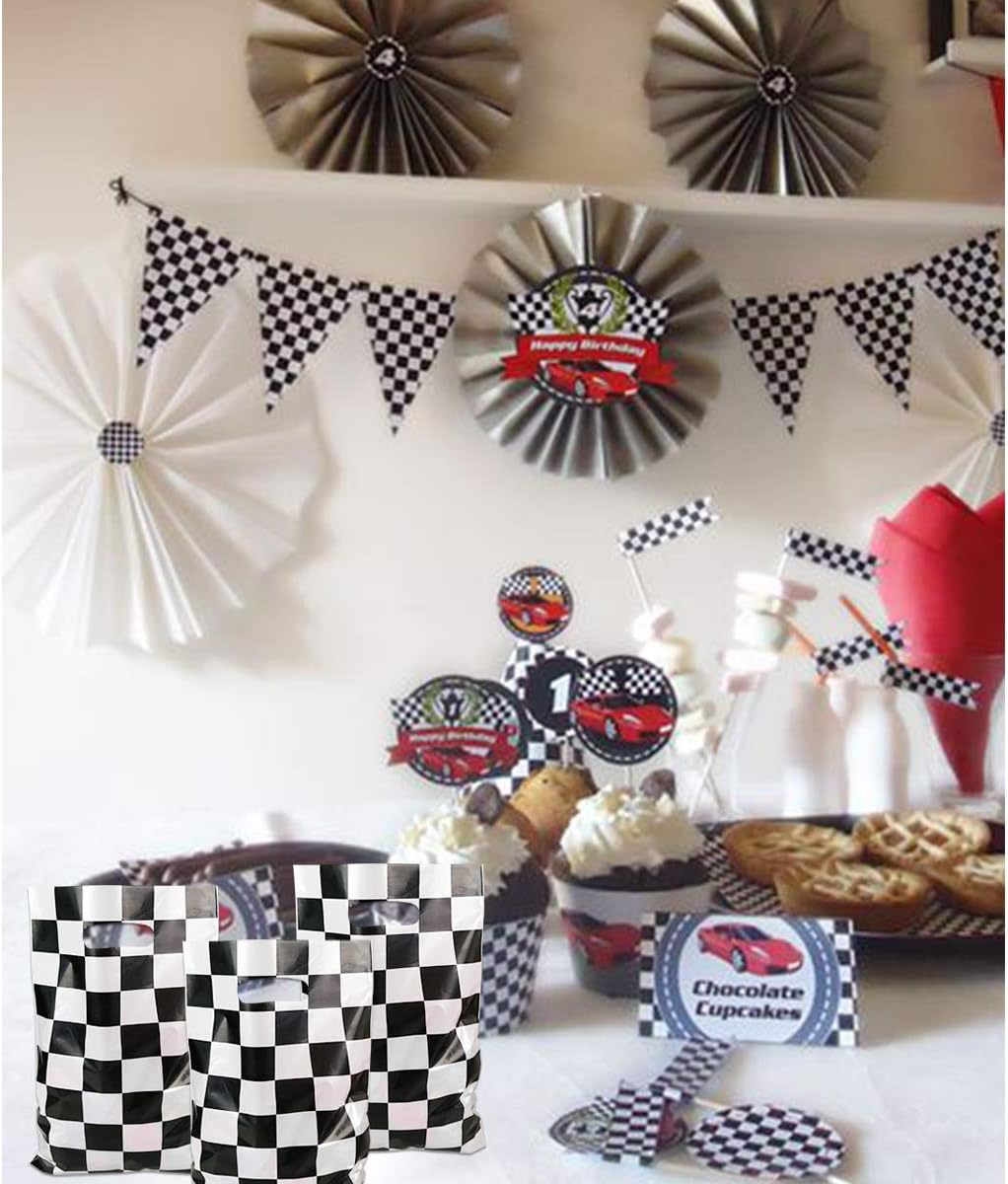 CODOHI Bolsa de regalos de fiesta de coche de carreras, 50 bolsas de dulces a cuadros en blanco y negro de plástico para carreras, bolsas de regalo