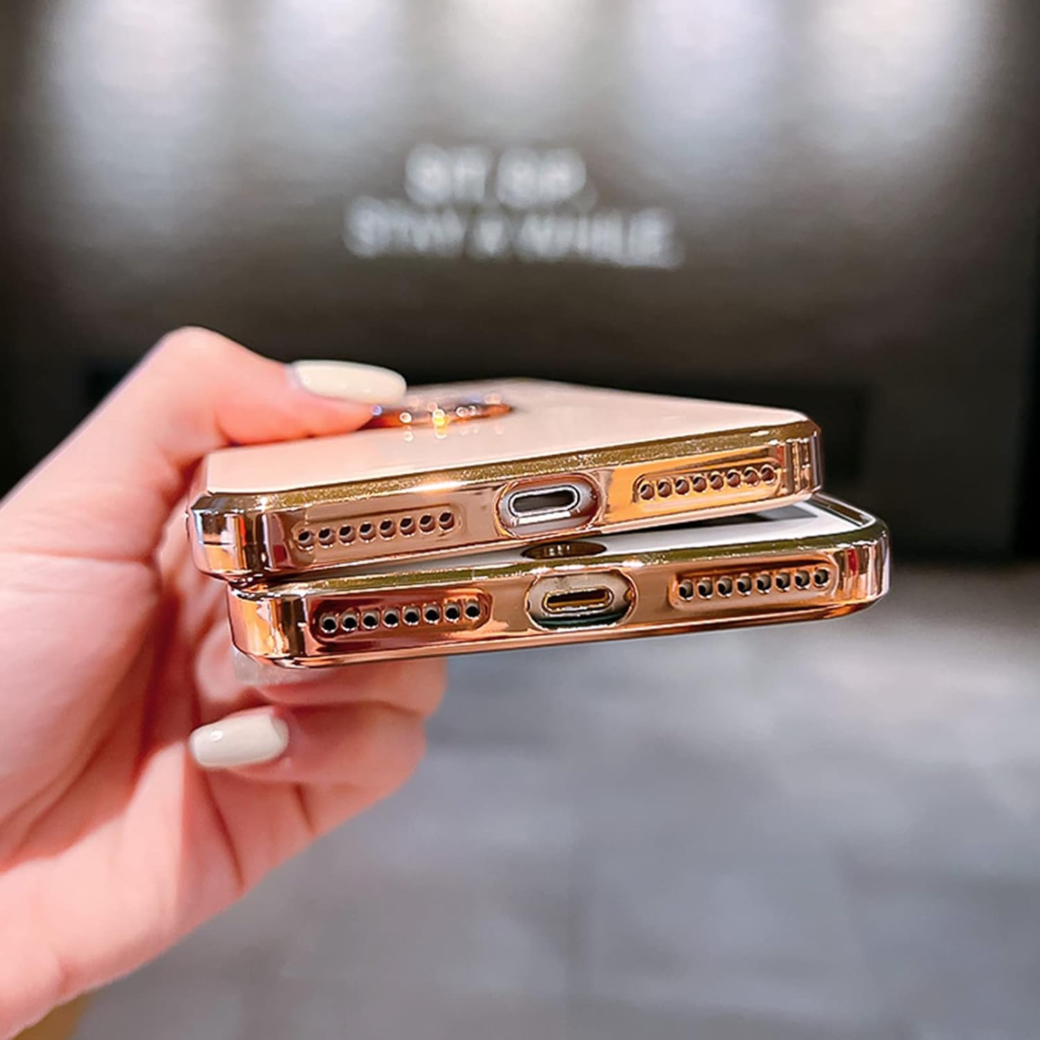 Funda para iPhone 15 Plus con soporte de anillo con chapado de diamante brillante, borde de oro rosa integrado, soporte magnético de rotación 360