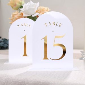 UNIQOOO Números de mesa de boda de arco blanco con soportes del 1 al 15, lámina dorada impresa de 5 x 7 pulgadas, letreros acrílicos de doble cara y UNIQOOO Números de mesa de boda de arco blanco con soportes del 1 al 15, lámina dorada impresa de 5 x 7 pulgadas, letreros acrílicos de doble cara y