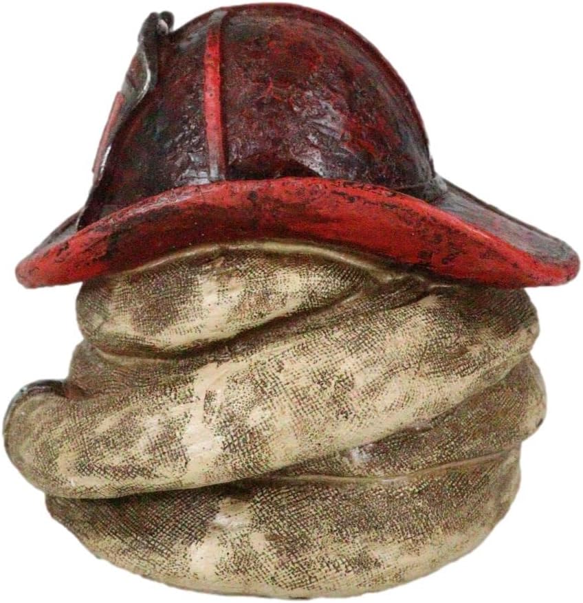 Ebros Gift Estación de bomberos rústica, 1 sombrero de bombero con manguera en espiral, ahorro de monedas, alcancía, figura decorativa para
