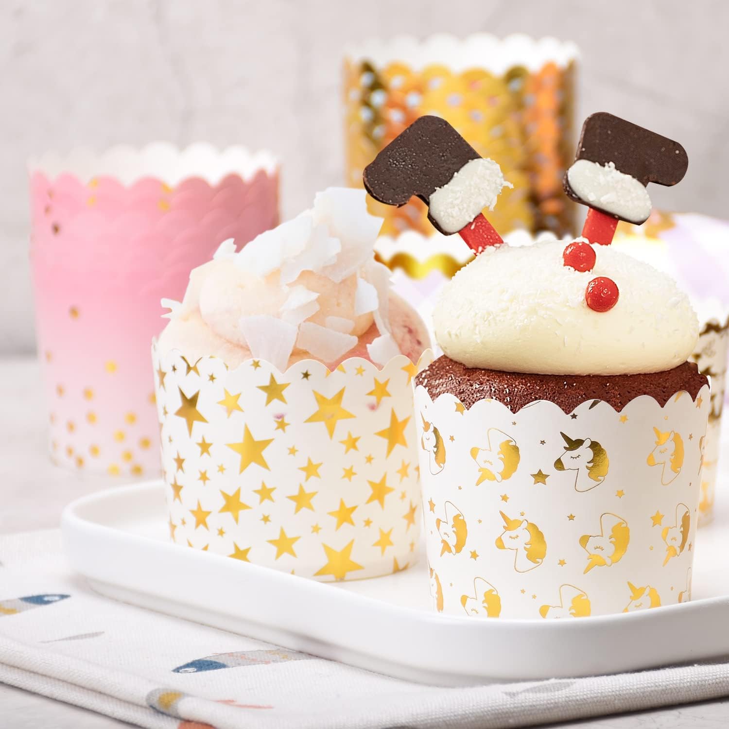 Party Hippo Cupcake – Tazas de 4.5 onzas, 25 piezas desechables de papel de aluminio para magdalenas, tazas doradas para hornear, tazas para hornear