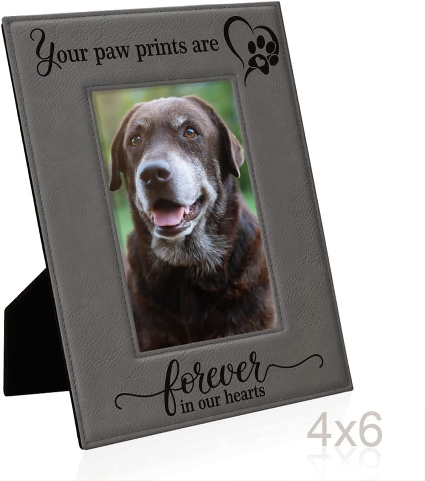 KATE POSH – Your Paw Prints are Forever in our Hearts. Marco de fotos de cuero grabado. Regalo conmemorativo para mascotas, pérdida de perro y gato,