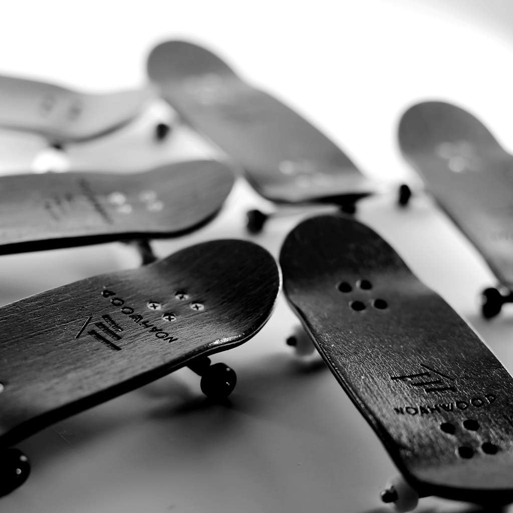 Juego completo de diapasones de madera (Noah Team 8.0 Kickflip Deck 1.339 in, SilveryTrucks 1.339 in, ruedas esféricas negras PRO) (3.937 x 1.339