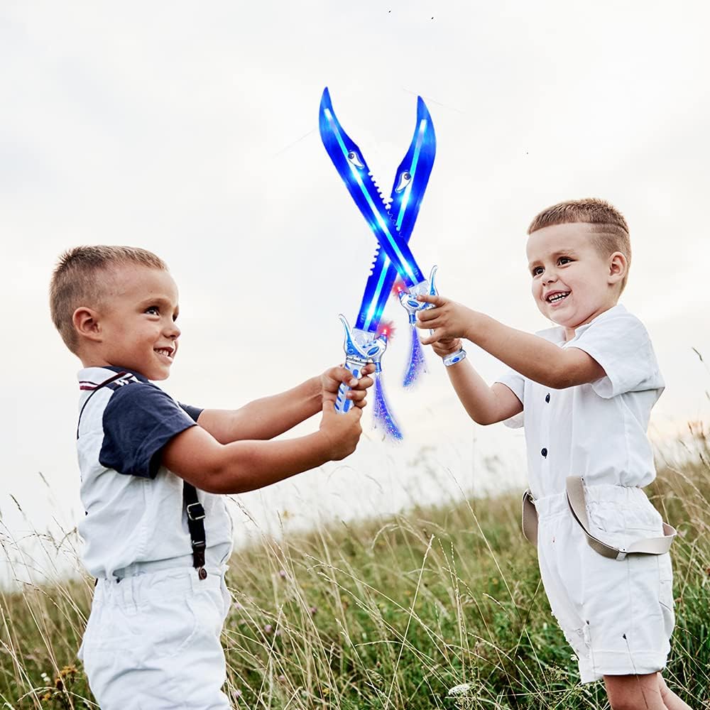 ArtCreativity Espada de tiburón de fibra óptica con LED geniales y efectos de sonido, juego de 2, espadas de juguete de 23.5 pulgadas para niños,
