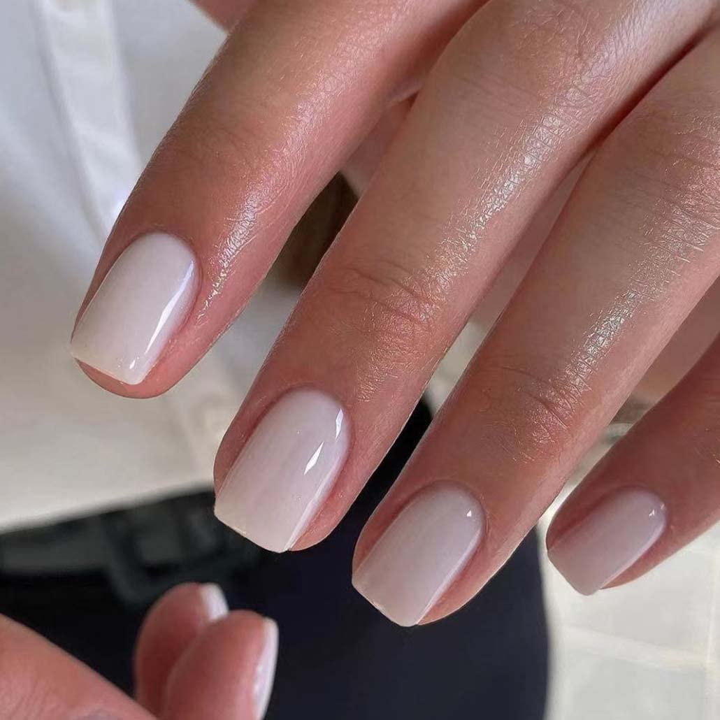 IMSOHOT Uñas postizas cortas a presión con forma cuadrada, uñas postizas brillantes de color blanco lechoso con pegamento, uñas postizas