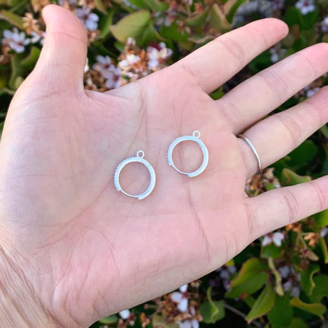 Adabele SS90-2 – 4 ganchos redondos para aretes de plata de ley con circonita cúbica de 0.630 in (0.63 pulgadas) con diamantes sintéticos,