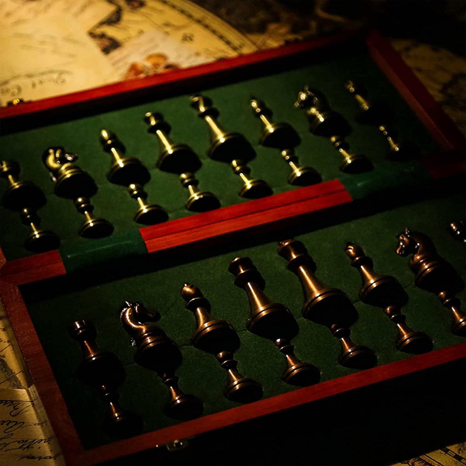 Juego de ajedrez de metal de viaje para niños y adultos con tablero de madera plegable y caja de almacenamiento plegable, piezas de ajedrez estándar