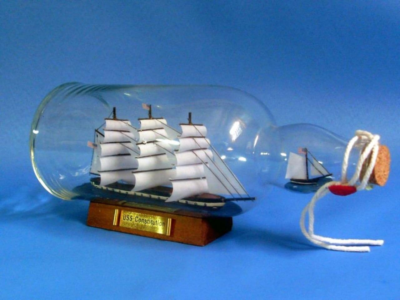 Hampton Nautical USS Constitution Modelo de barco en una botella de vidrio, 11 pulgadas, marrón