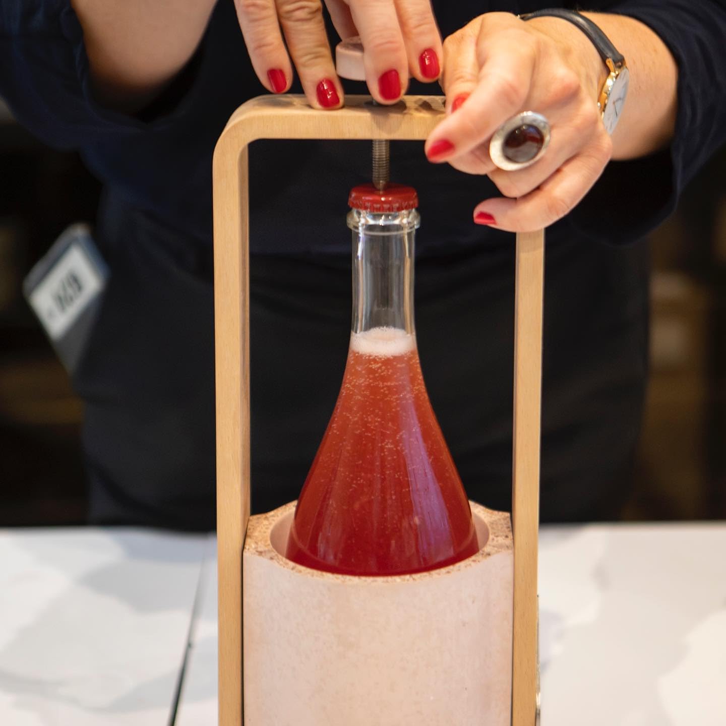 Juego abridor de vino espumoso – Abrebotellas para vinos Pétillant Naturel. – Abrebotellas con corona para los amantes de Pét-Nat.