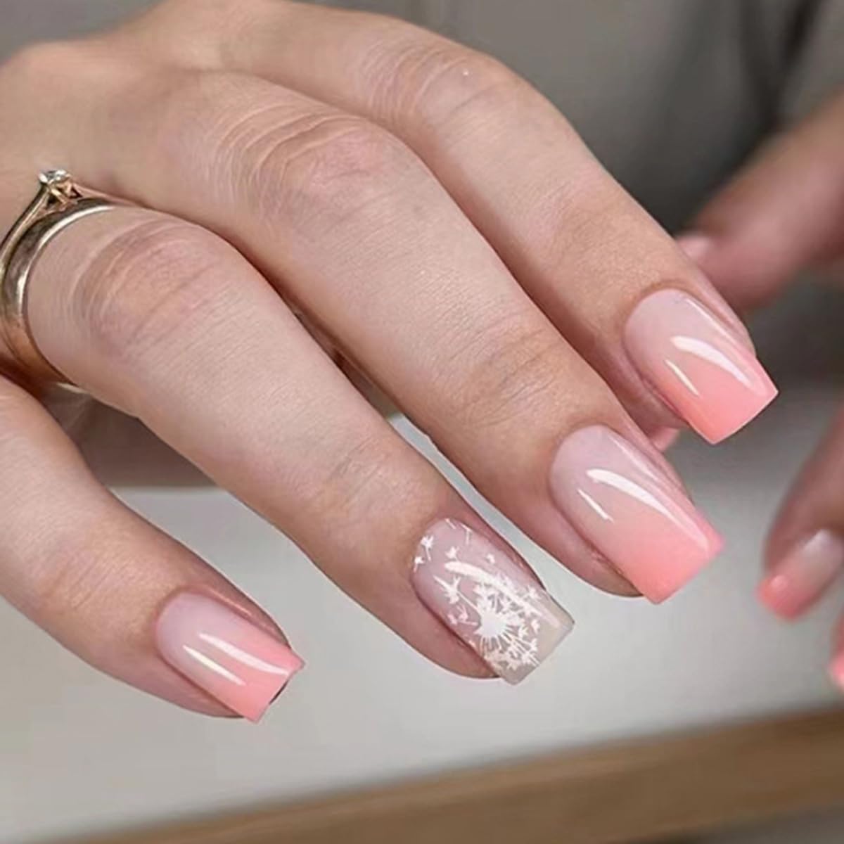 SHANRUN – Juego de 24 uñas postizas a presión color rosa nude, cuadradas, medianas, brillantes, con diseño, cobertura completa, uñas postizas