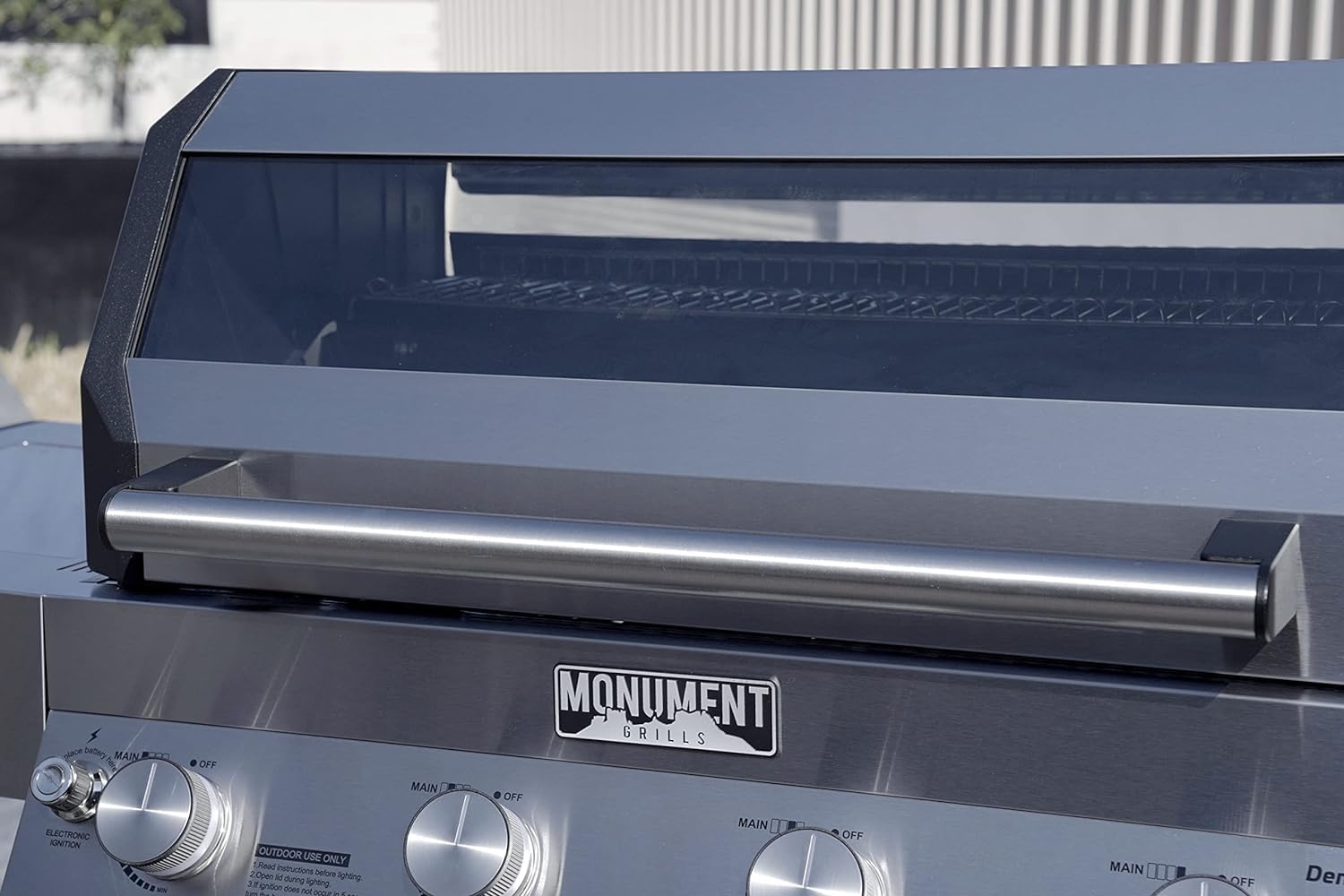 Monument Grills Denali D405 – Parrilla de barbacoa inteligente de gas propano líquido de 4 quemadores de acero inoxidable con placa de cocción (2