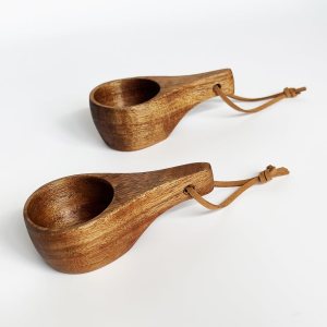 2 cucharas de madera de acacia (solo lavar a mano) 2 cucharas de madera de acacia (solo lavar a mano)