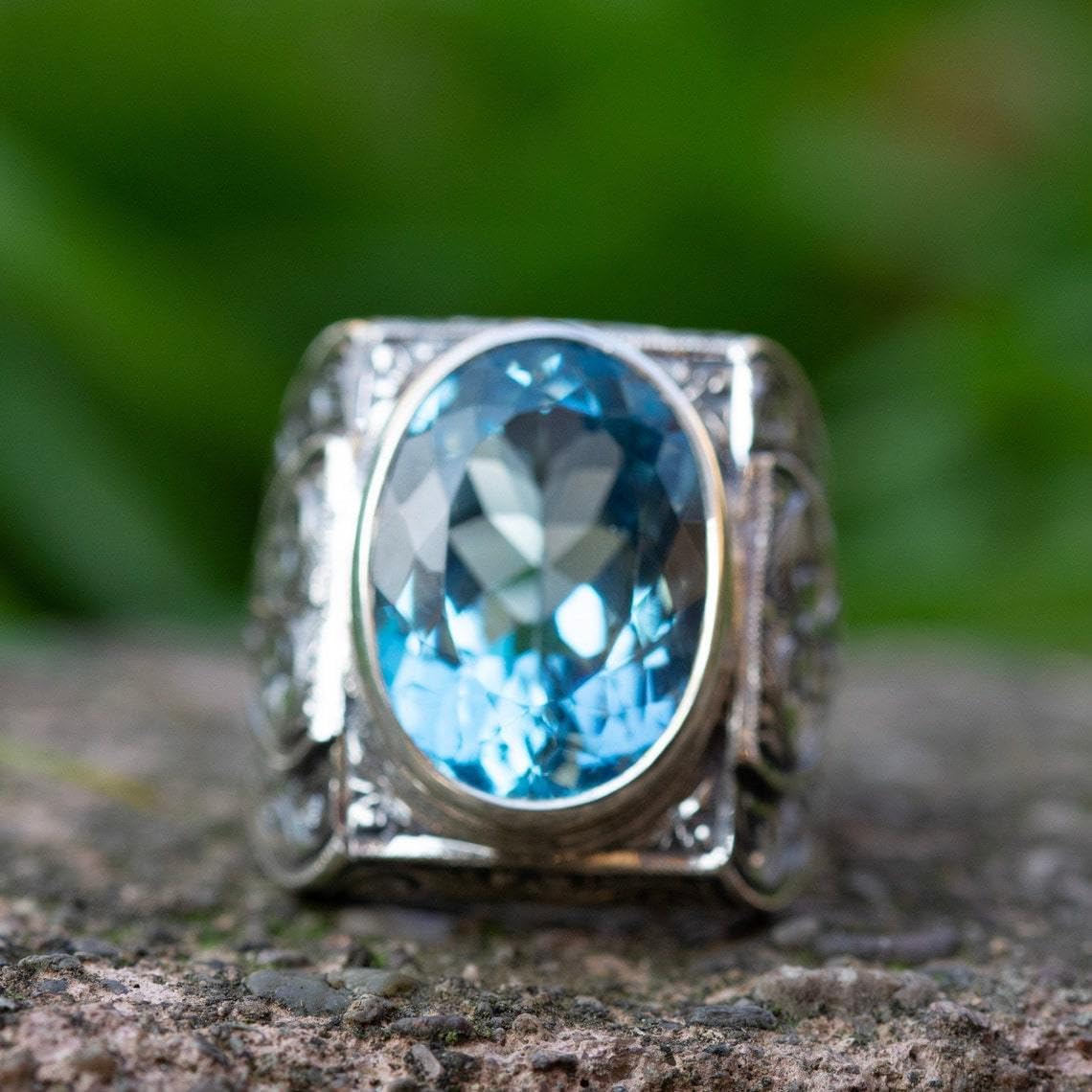 LRESJJIUJ Anillo de acero inoxidable retro con circonita cúbica de corte cuadrado, sello de piedra tallada a mano, gema de topacio azul, anillo de