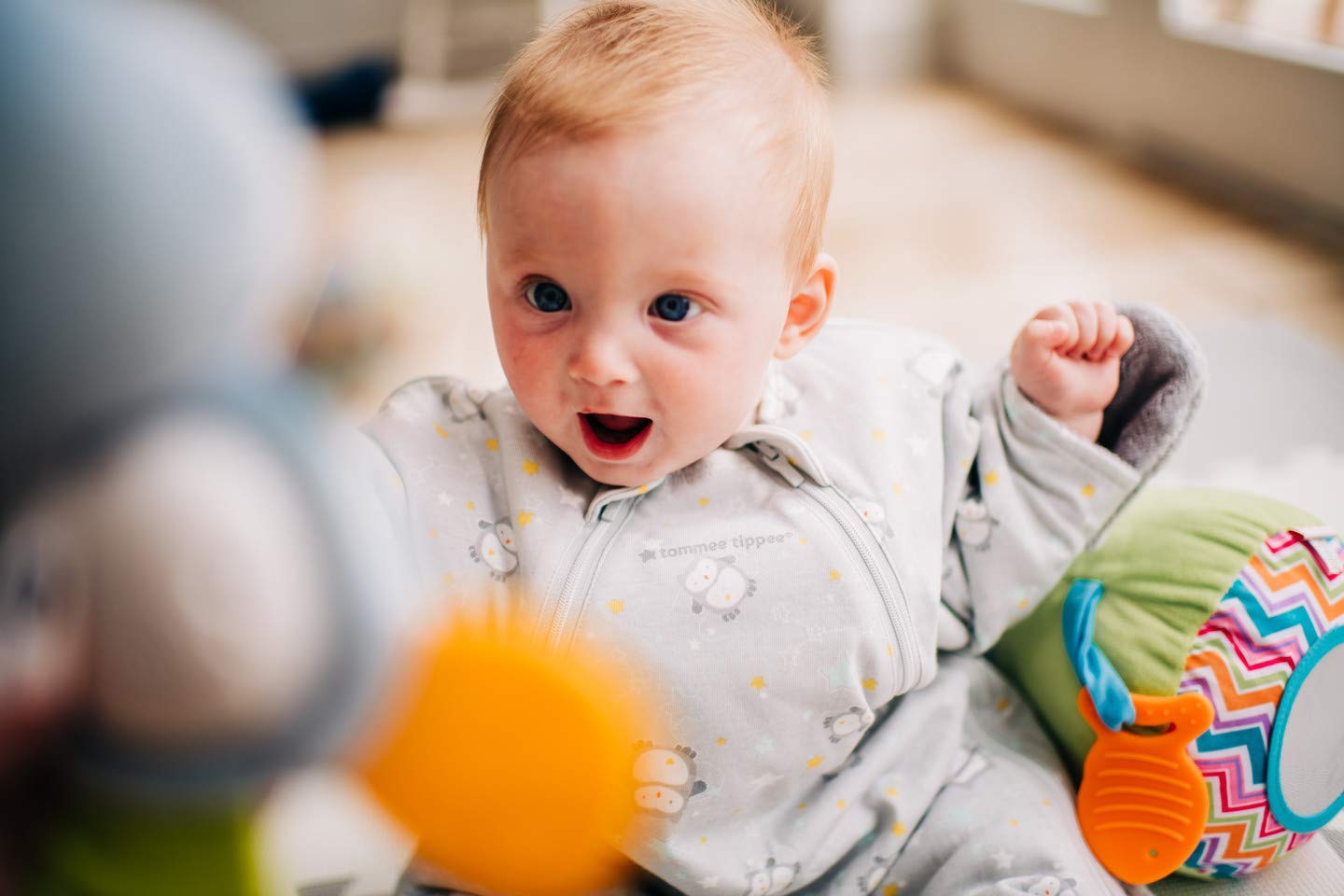 Tommee Tippee Traveltime Starsuit – Envoltura para bebé, 2.5 tog – 0-6 meses, multicolor