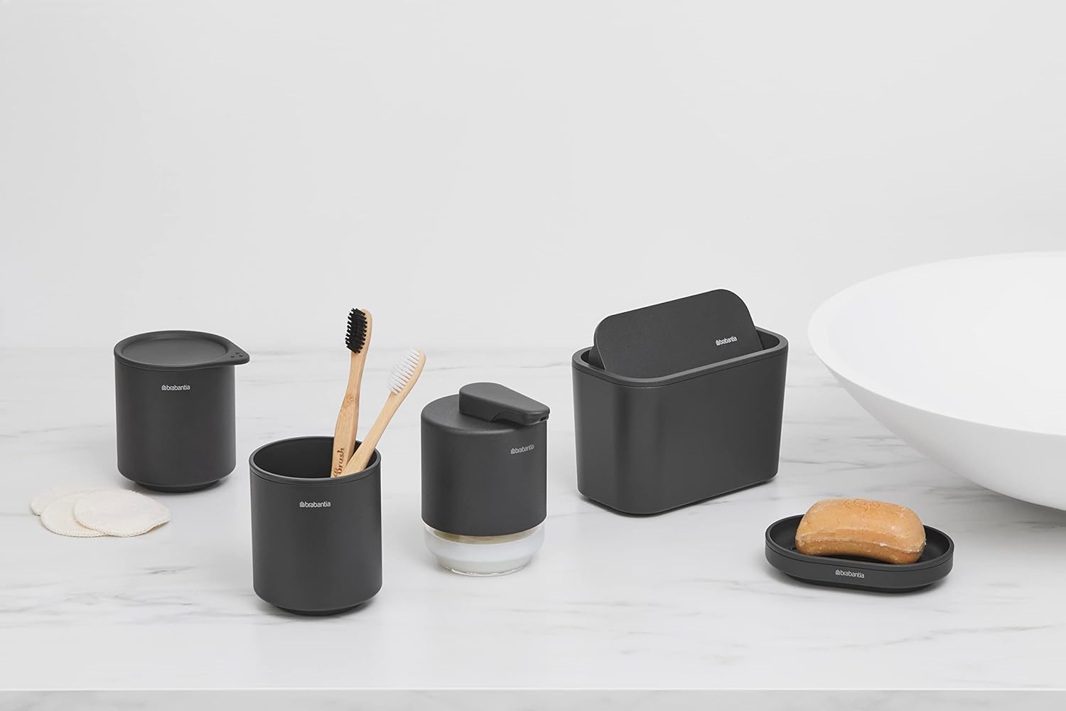 Brabantia MindSet – Cubo de basura pequeño para baño (gris oscuro) Contenedor higiénico con tapa abatible para desechar cosméticos usados,