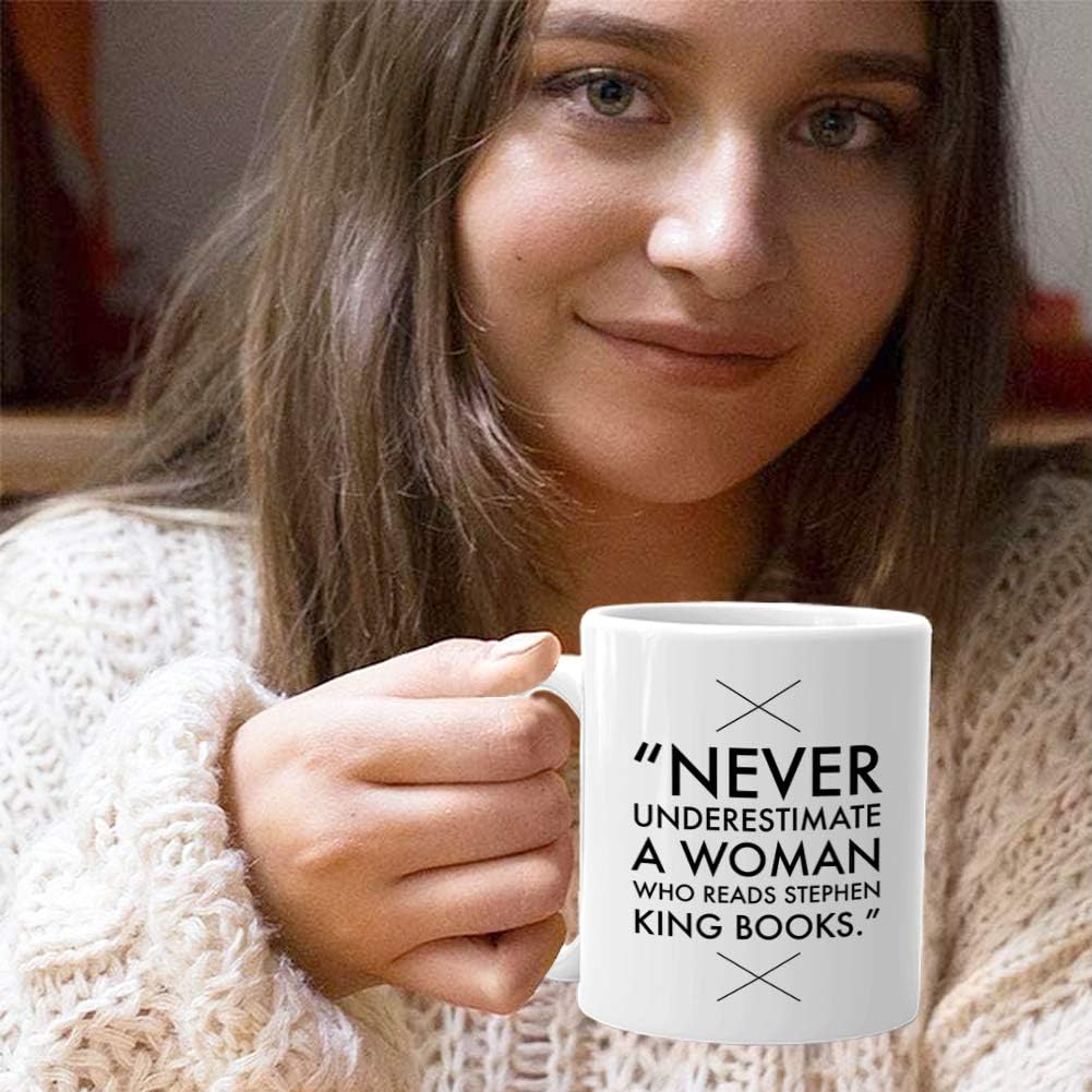 Taza de café Reader de 11 onzas, Never Underestimate A Women Who Reads Horror Novel Book Lovers King, regalo para lector de ratones de biblioteca