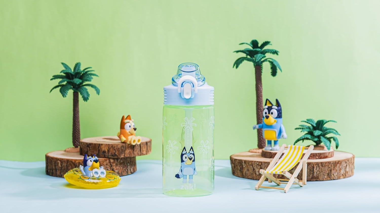 Zak Designs Sage Bluey Botella de agua para niños, escuela o viajes, plástico duradero, 16onzas, con popote, asa, tapa, boquilla abatible, a prueba