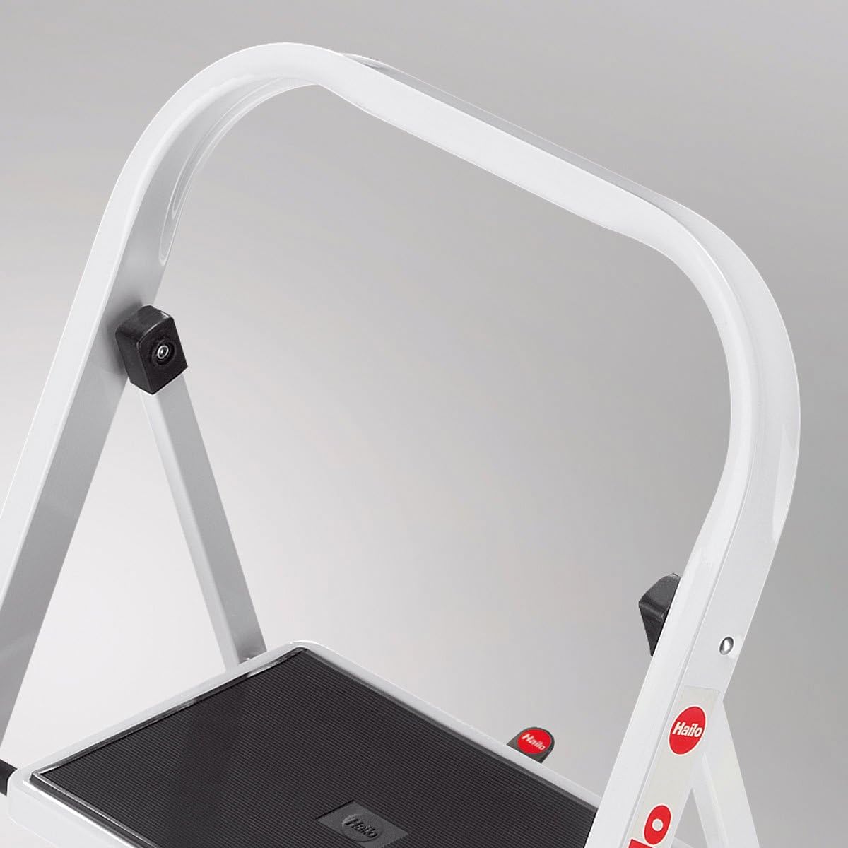 Hailo K20 StandardLine – Escalera plegable con dos escalones anchos y alfombrillas antideslizantes, altura de trabajo de hasta 8.07 pies, peso 10.58